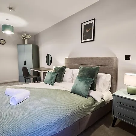 Stylish 1 Bedroom In *